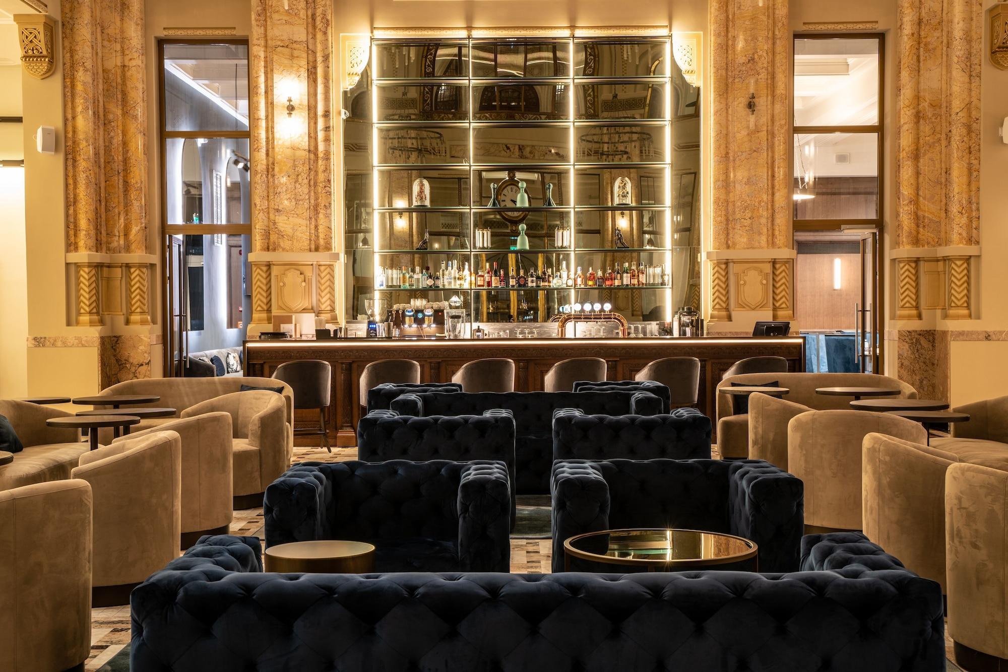 The Marmorosch Bucharest, Autograph Collection Hotell Eksteriør bilde The bar at the Hotel de Crillon