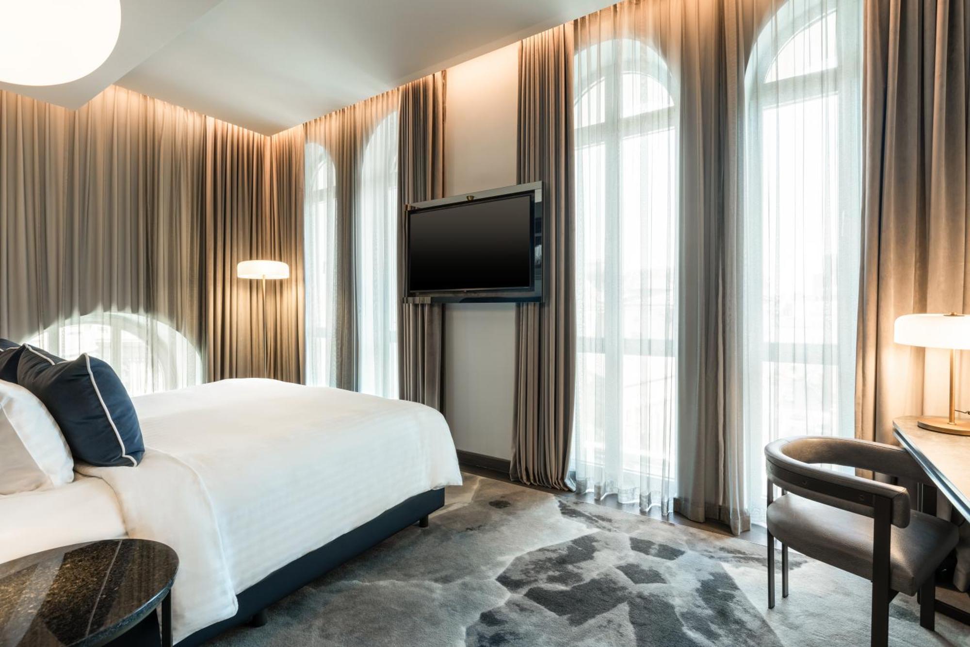 The Marmorosch Bucharest, Autograph Collection Hotell Eksteriør bilde A bedroom at the hotel