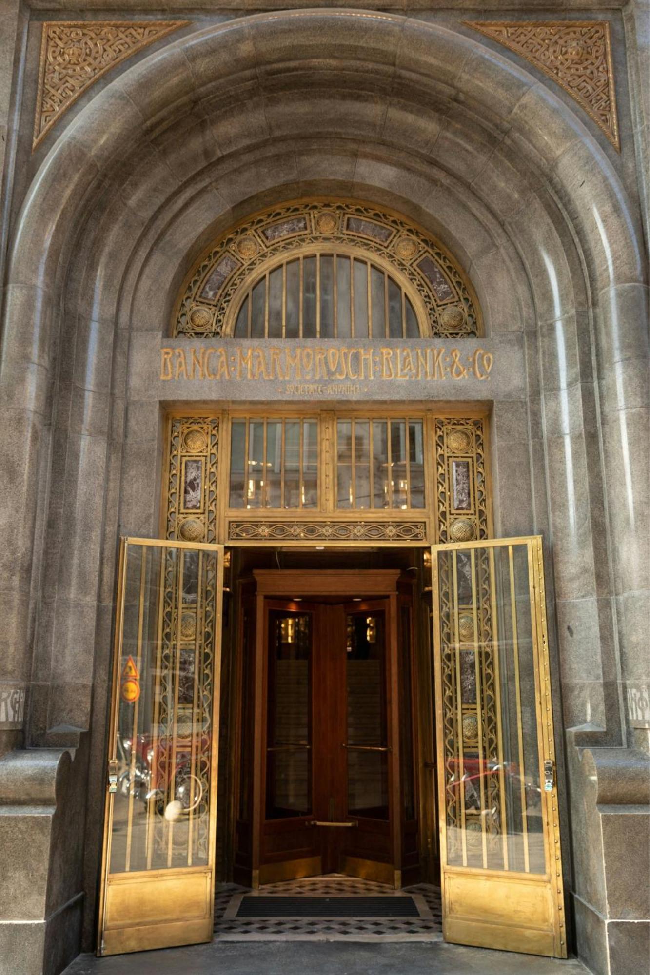 The Marmorosch Bucharest, Autograph Collection Hotell Eksteriør bilde Entrance to the Bank of America Building