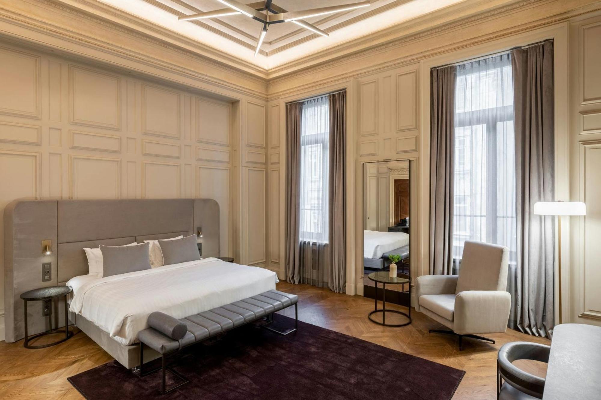 The Marmorosch Bucharest, Autograph Collection Hotell Eksteriør bilde A bedroom at the hotel